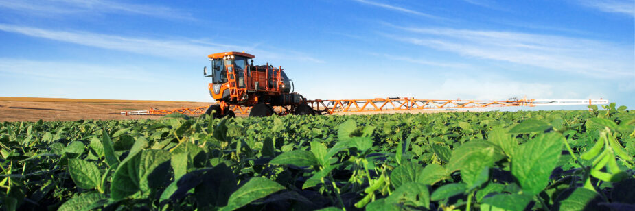 Equipamento Jacto em operação para a safra soja 2025, resultado de um planejamento eficiente em agosto.